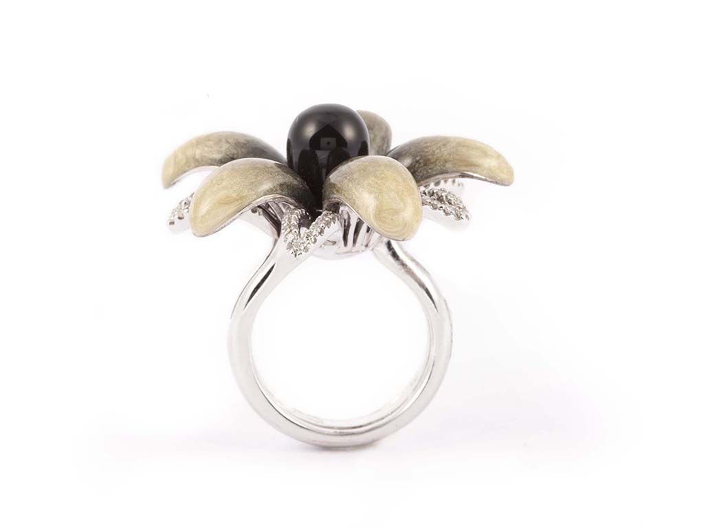 Ring W/G Flower Diam 0.46 Cts & Black