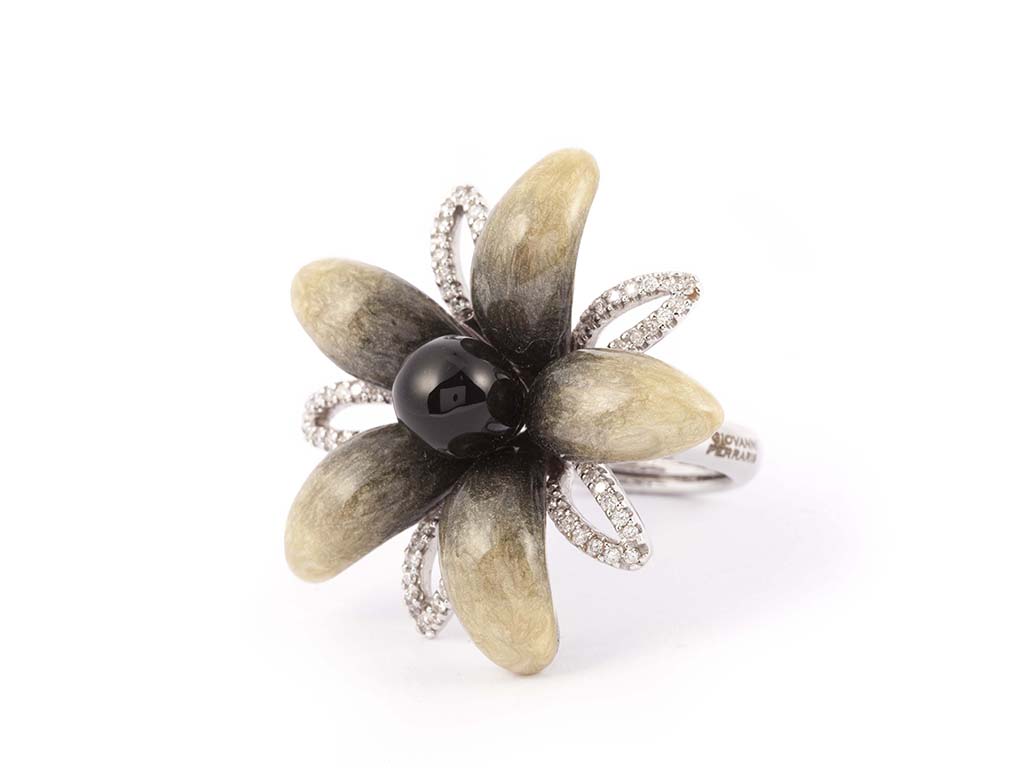 Ring W/G Flower Diam 0.46 Cts & Black